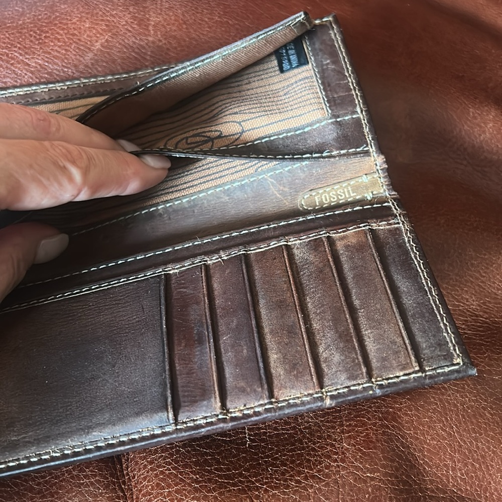 Fossil Leather Wallet - Picture 4 of 8